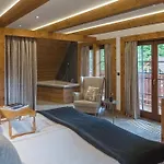 Mountain Shelter シャレー ザコパネ